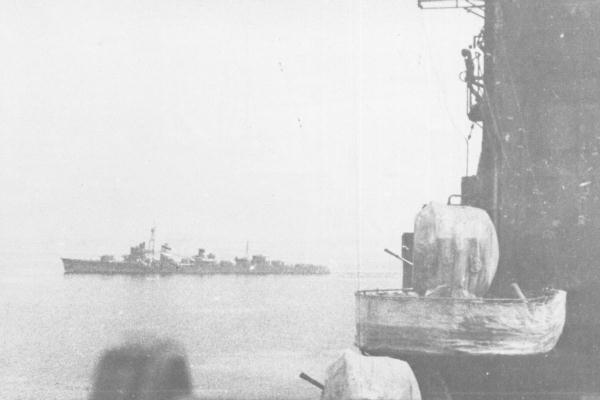 IJN DD Oyashio in 1943.jpg