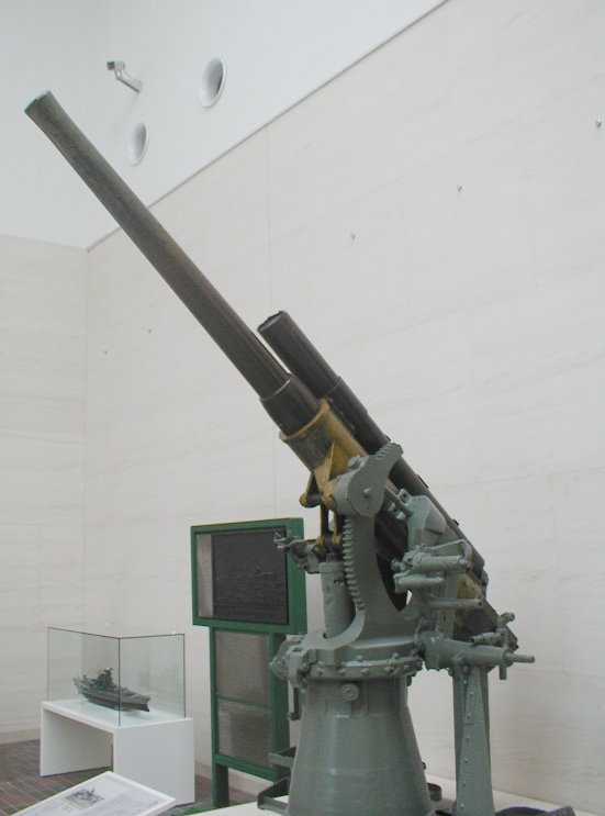 日本3"-40 (7.62 cm) 3rd Year Type高射砲.jpg