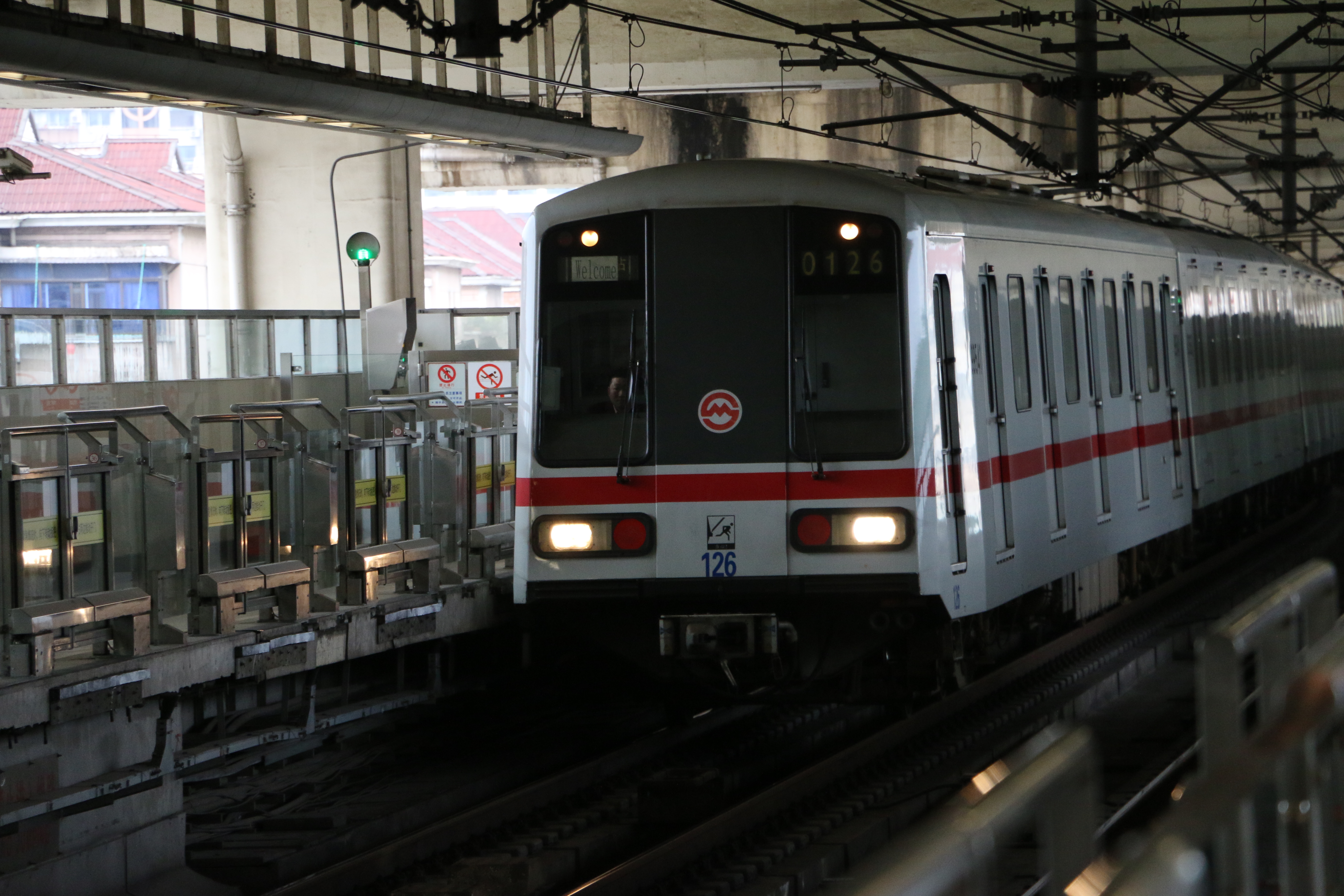 201604 AC01-0126 enters Pengpu Xincun Station.jpg