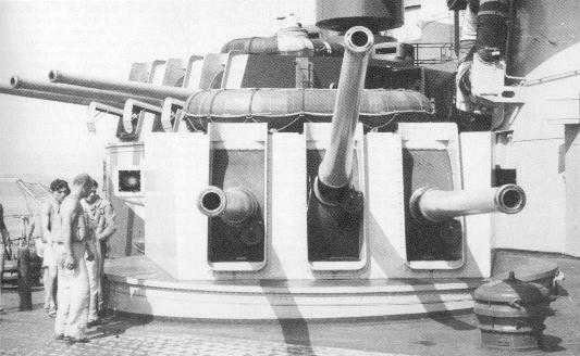 135 mm45 (5.3) Model 1938艦砲.jpg
