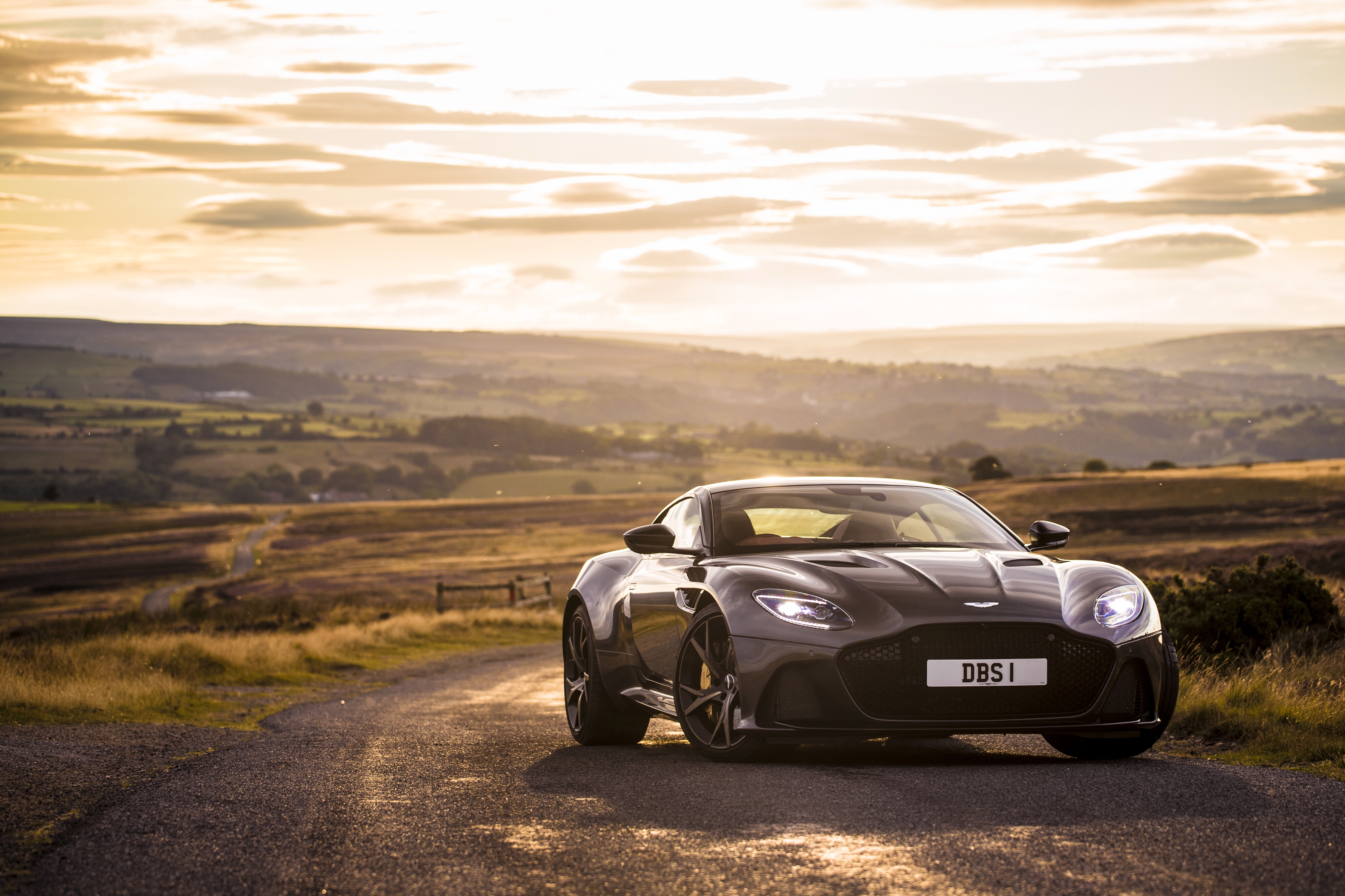 Aston martin dbs superleggera 37.jpeg