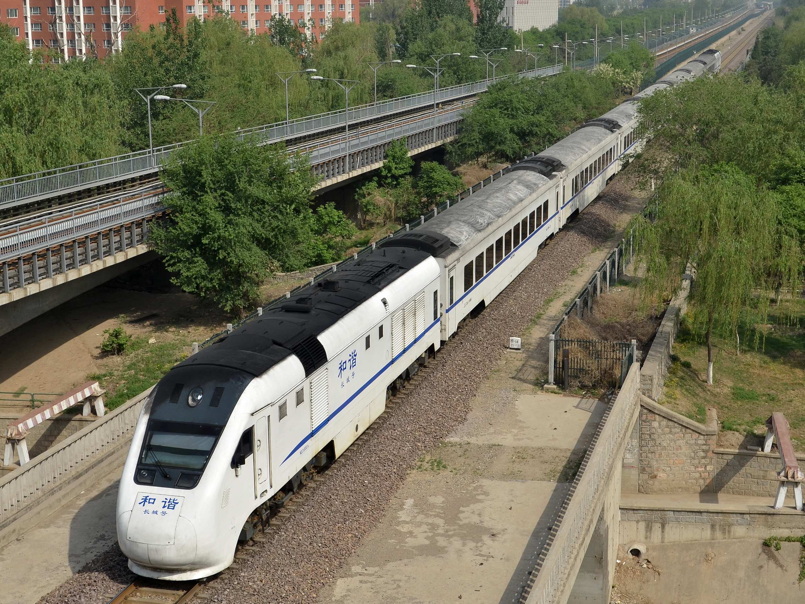 China Railways NDJ3-0001 20120506.jpg