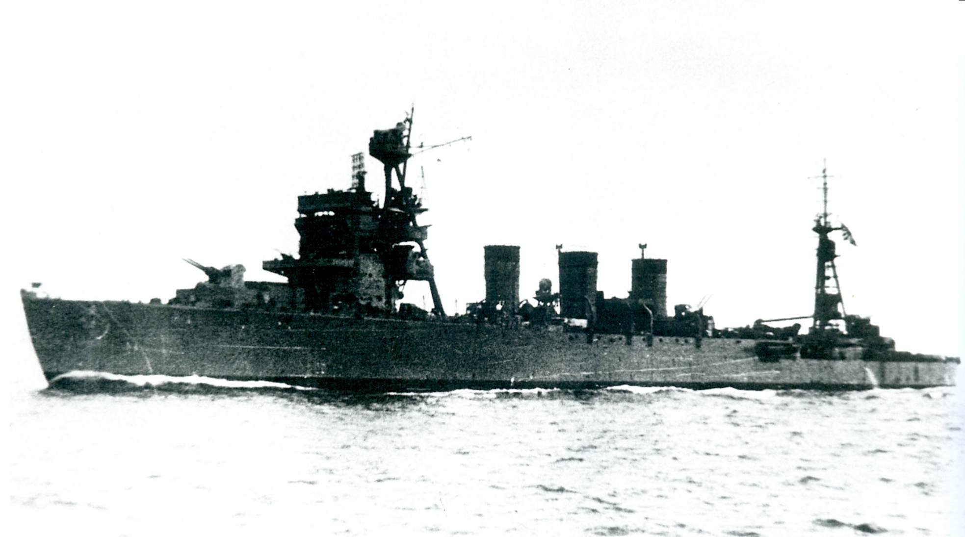 Japanese cruiser Isuzu 1944.jpg