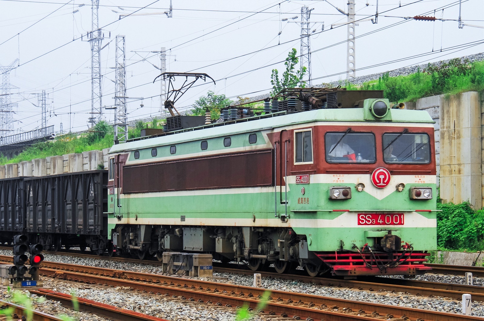 韶山3型电力机车.jpg